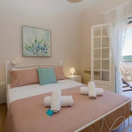 Alisachni 1st Floor * Απραός