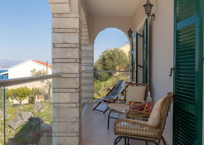 Alisachni 1st Floor * Apraos