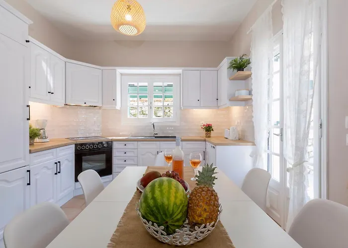 Alisachni 1st Floor * Απραός